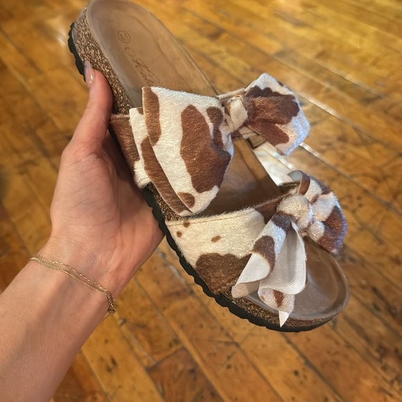 Cowhide Sandals - Picture 1 of 4